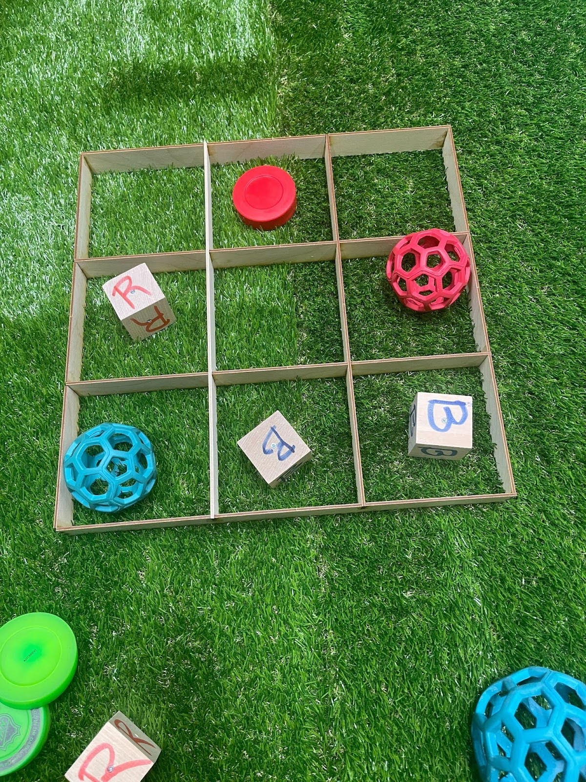 ES 51 tic-tac-toe board